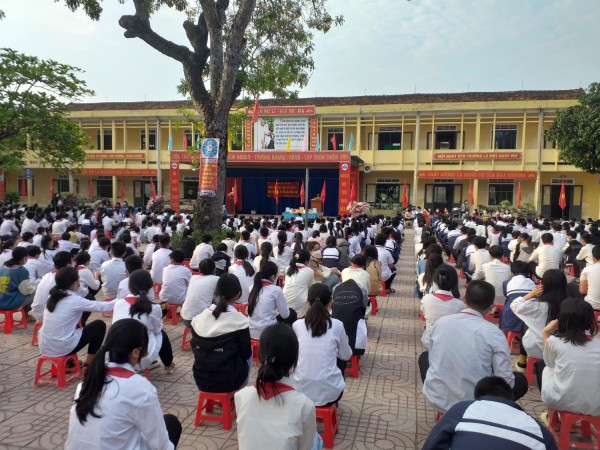 BIÊN BẢN Công khai niêm yết kế hoạch vận động tài trợ mua săm CSVC, trang TB dạy học năm học 2022-2023